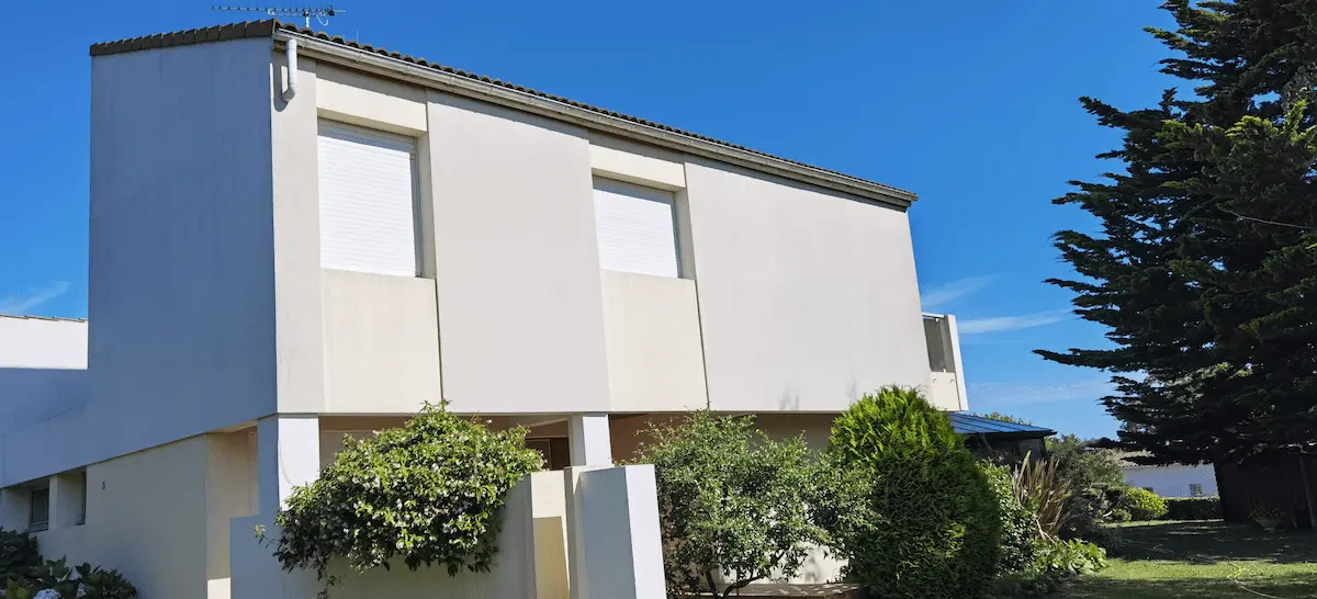 Façade après nettoyage en Charente-Maritime par HITT Drone