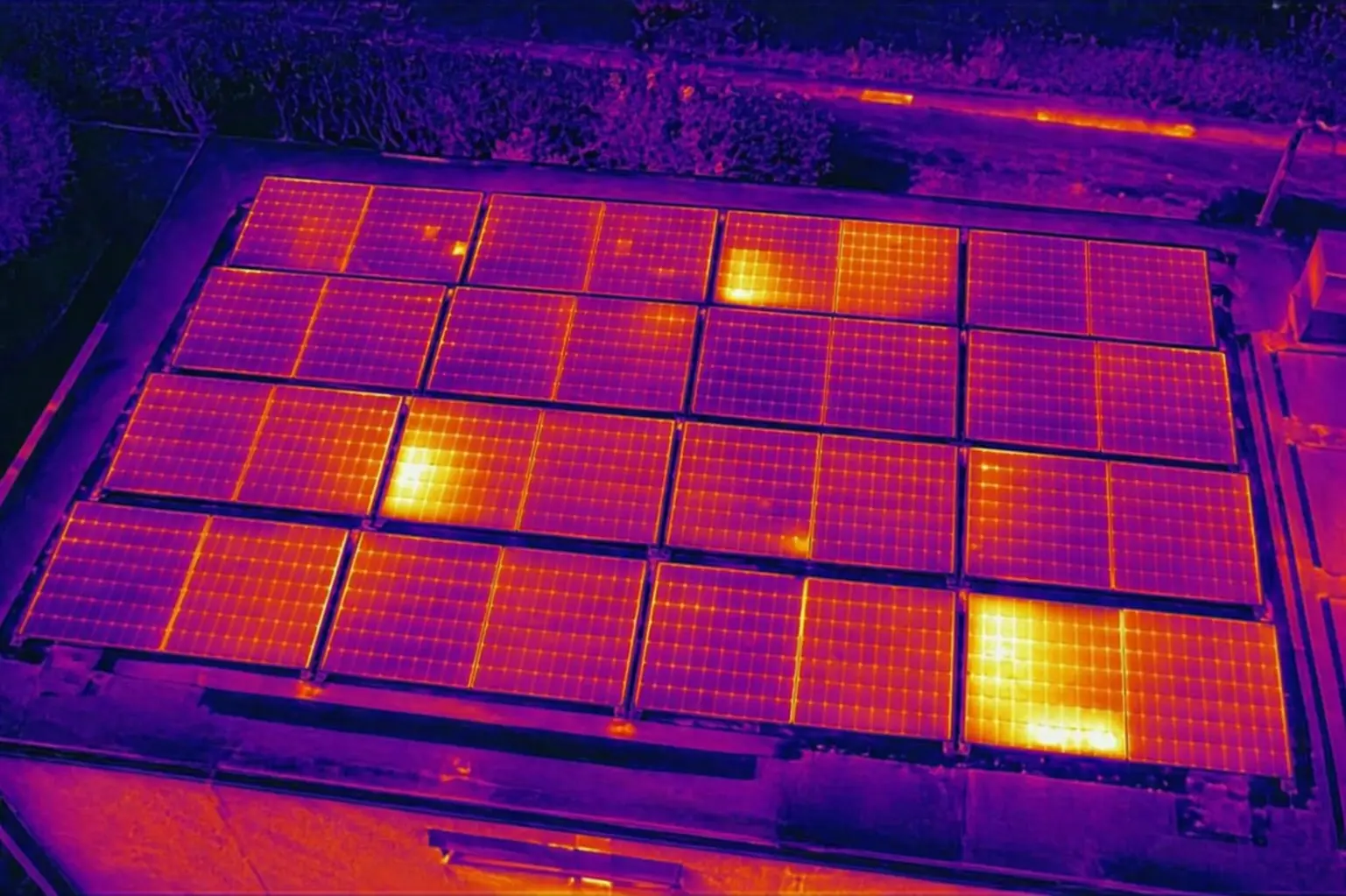Inspection thermique par drone de panneaux solaires avec anomalies