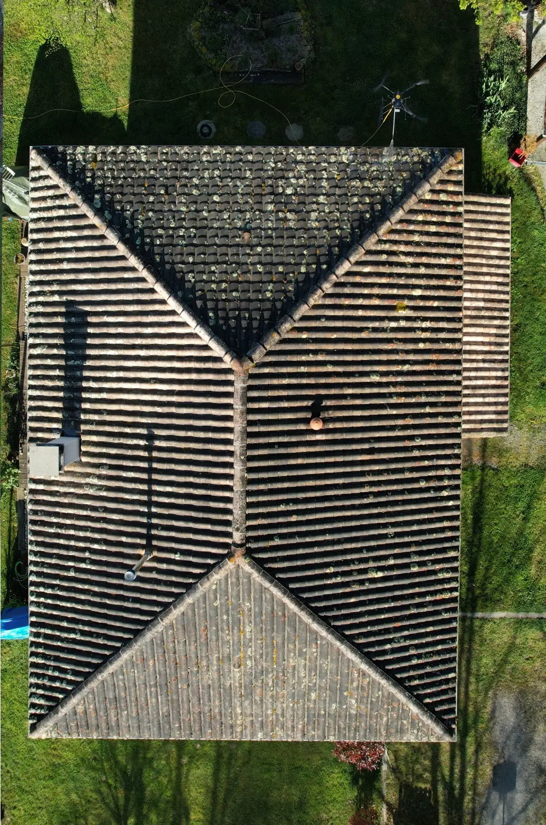 Toiture avant nettoyage et démoussage à Saint-André-de-Lidon